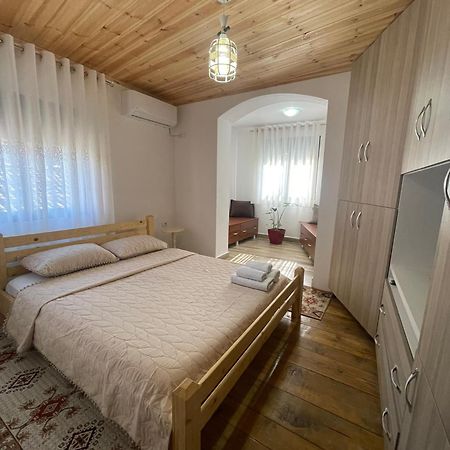 Guesthouse Kroi City Center Μπεράτ Εξωτερικό φωτογραφία