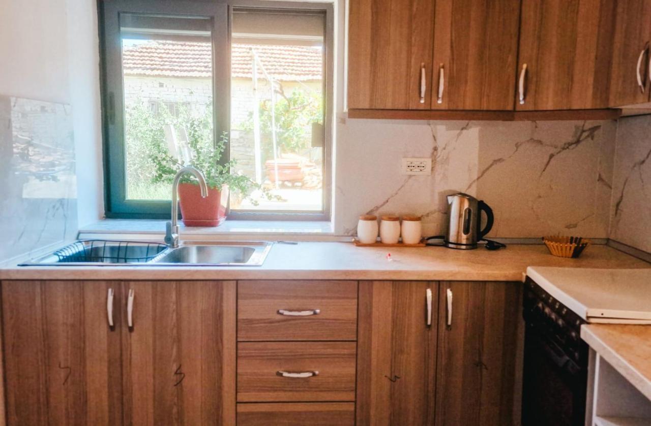 Guesthouse Kroi City Center Μπεράτ Εξωτερικό φωτογραφία