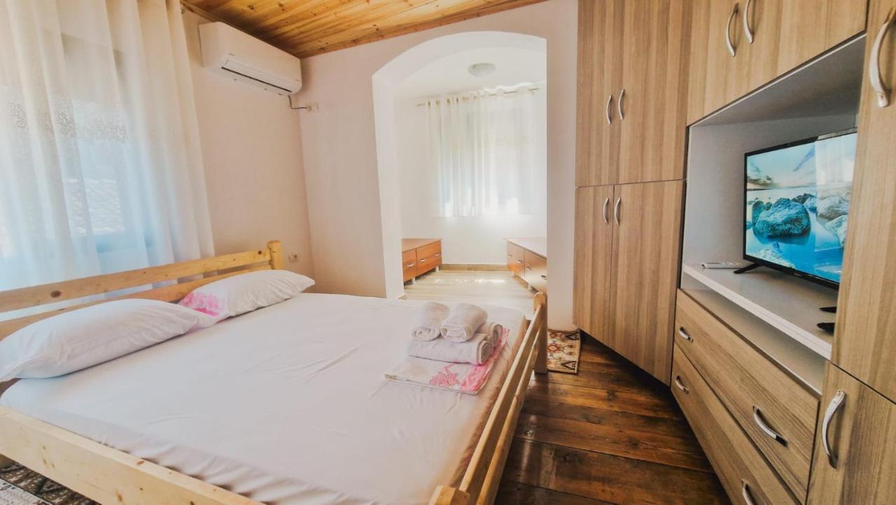 Guesthouse Kroi City Center Μπεράτ Εξωτερικό φωτογραφία