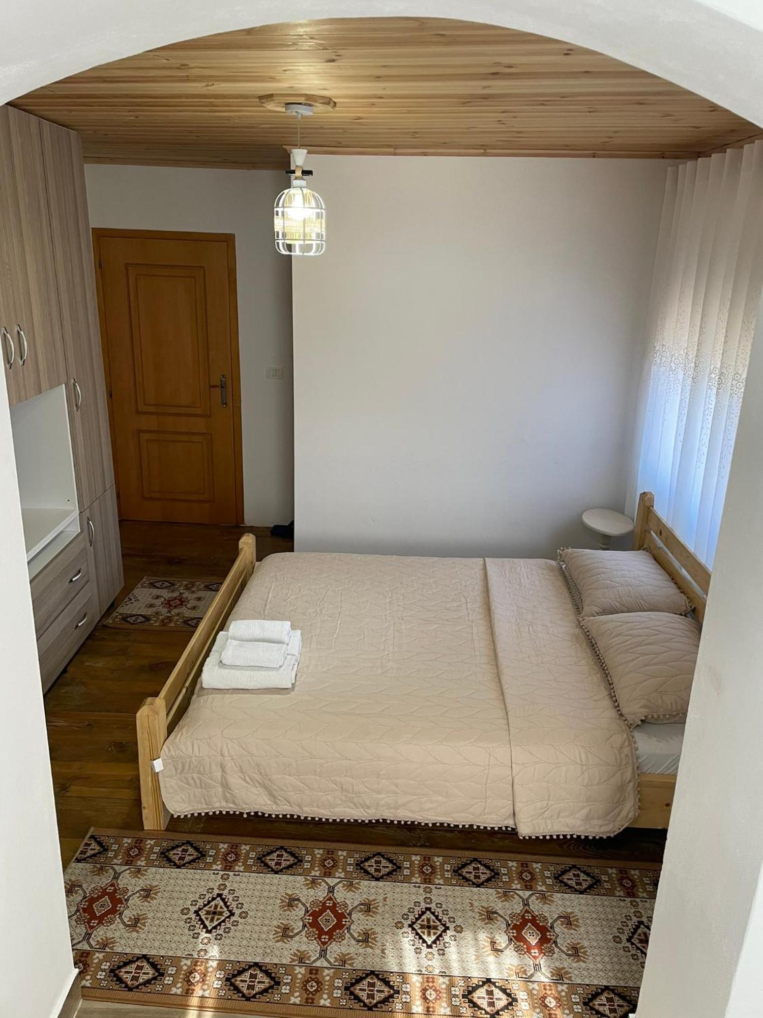 Guesthouse Kroi City Center Μπεράτ Εξωτερικό φωτογραφία