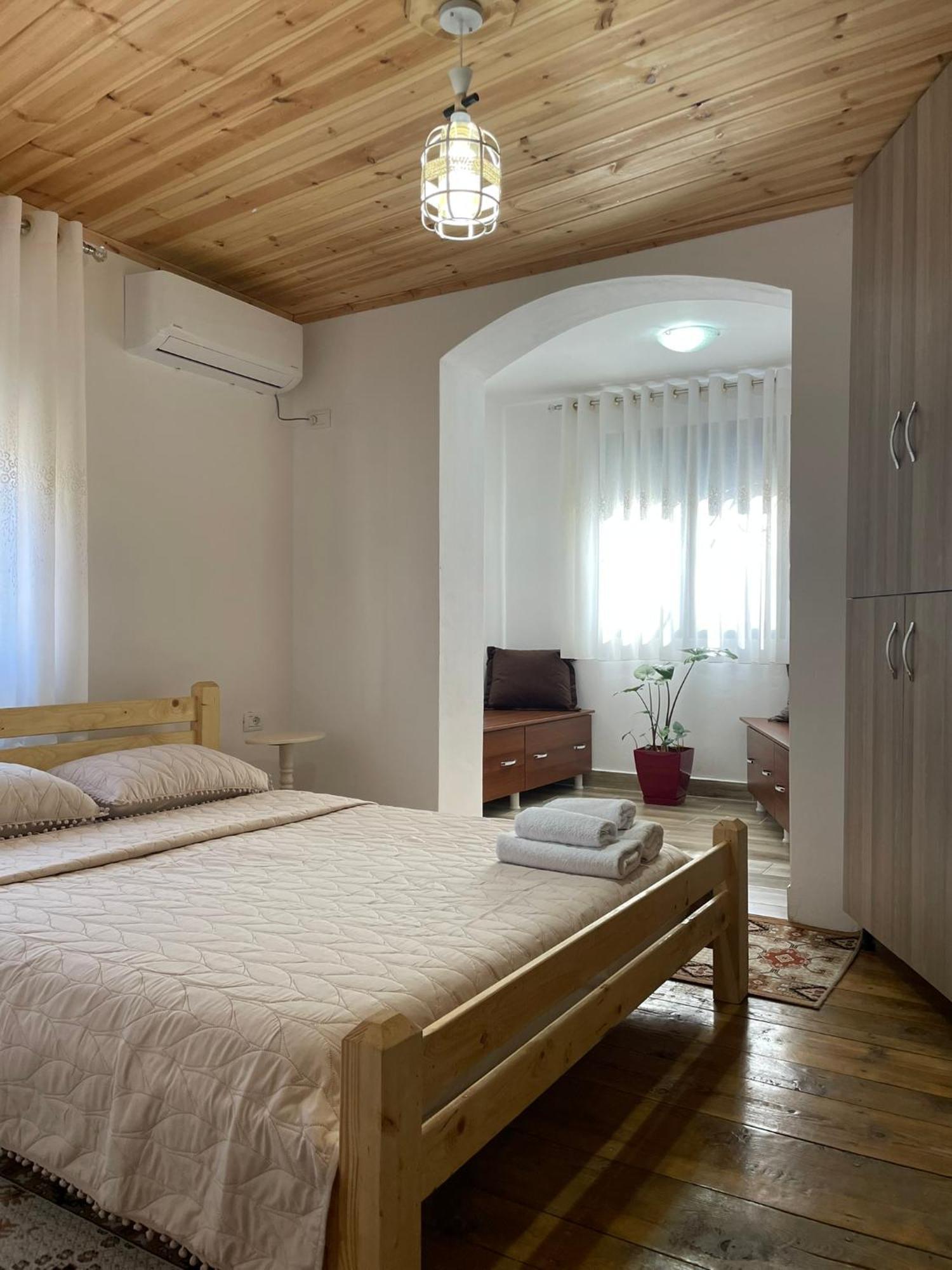 Guesthouse Kroi City Center Μπεράτ Εξωτερικό φωτογραφία