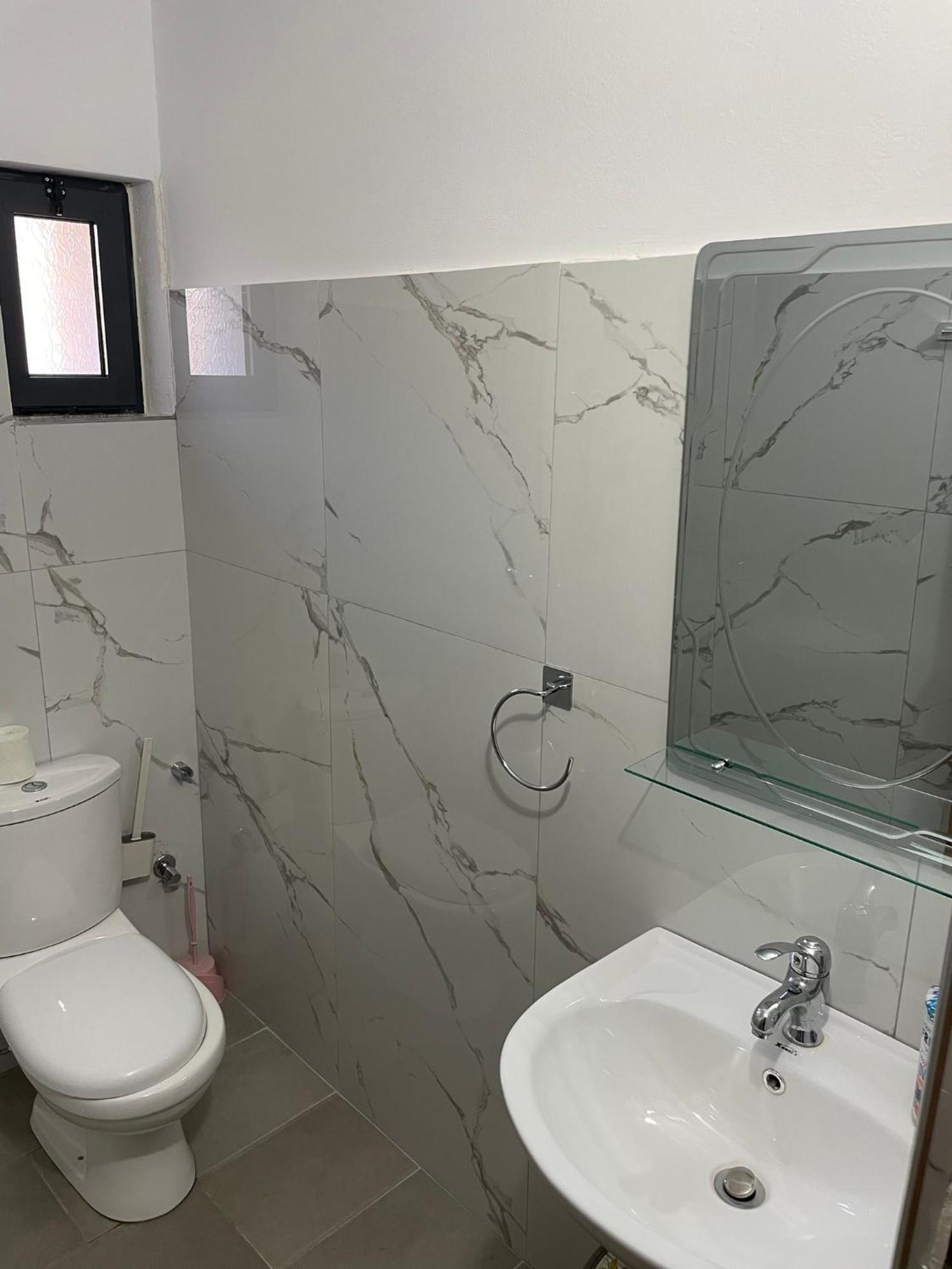 Guesthouse Kroi City Center Μπεράτ Εξωτερικό φωτογραφία