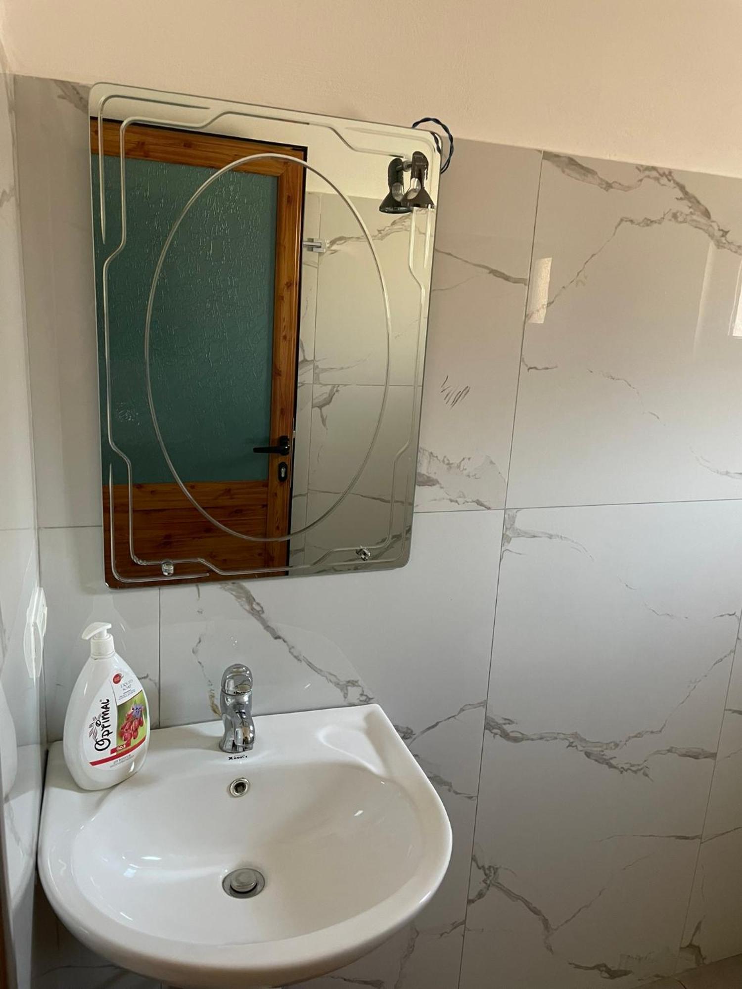 Guesthouse Kroi City Center Μπεράτ Εξωτερικό φωτογραφία