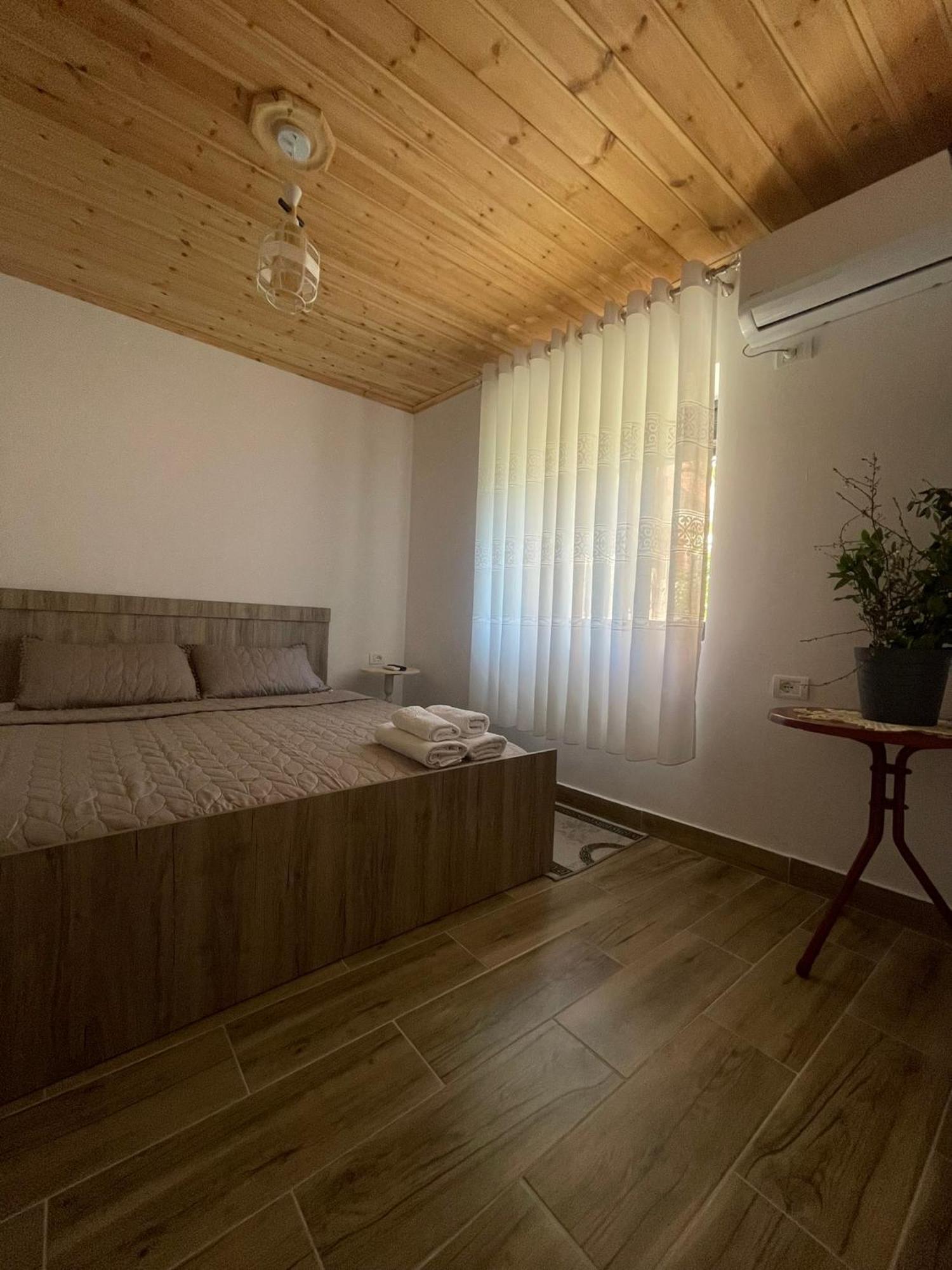 Guesthouse Kroi City Center Μπεράτ Εξωτερικό φωτογραφία