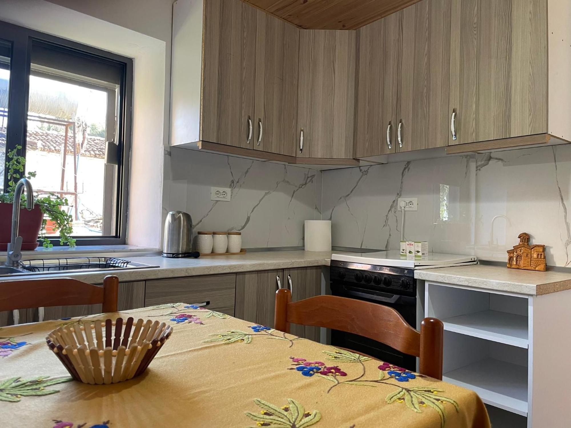 Guesthouse Kroi City Center Μπεράτ Εξωτερικό φωτογραφία